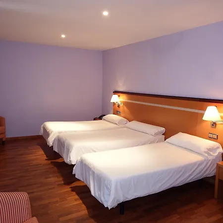 Isur Hotel Llerena