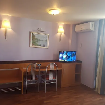 Isur Hotel Llerena
